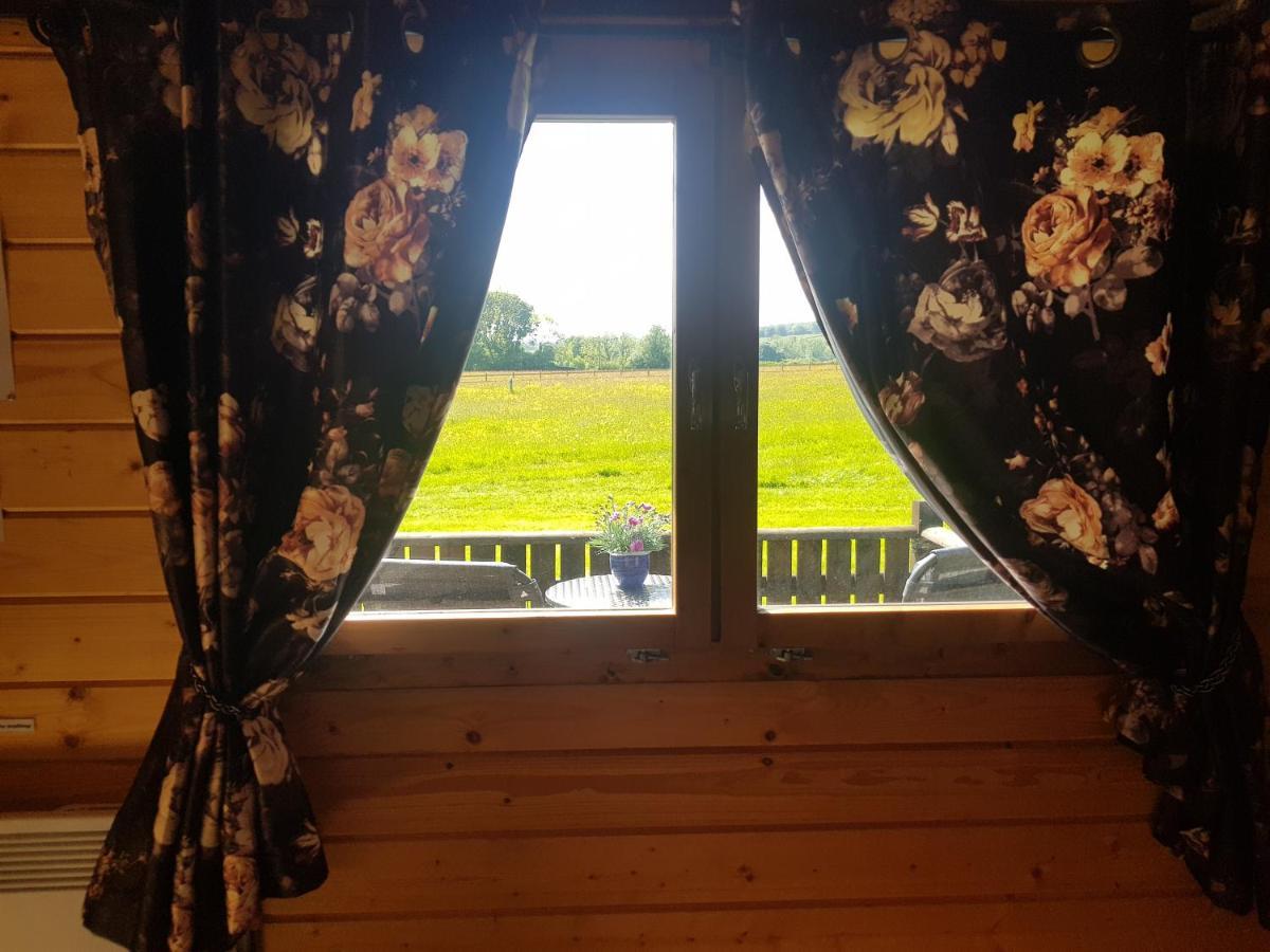 Country Bumpkin - Romantic Couples Stay In Oakhill Cabin 外观 照片
