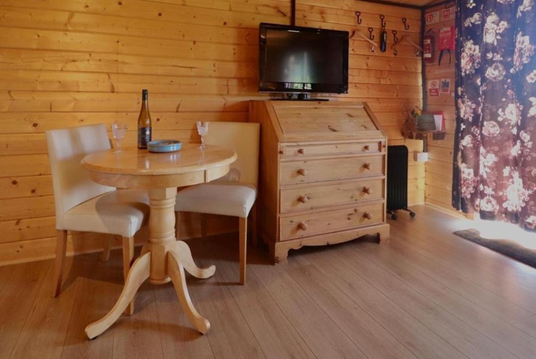Country Bumpkin - Romantic Couples Stay In Oakhill Cabin 外观 照片